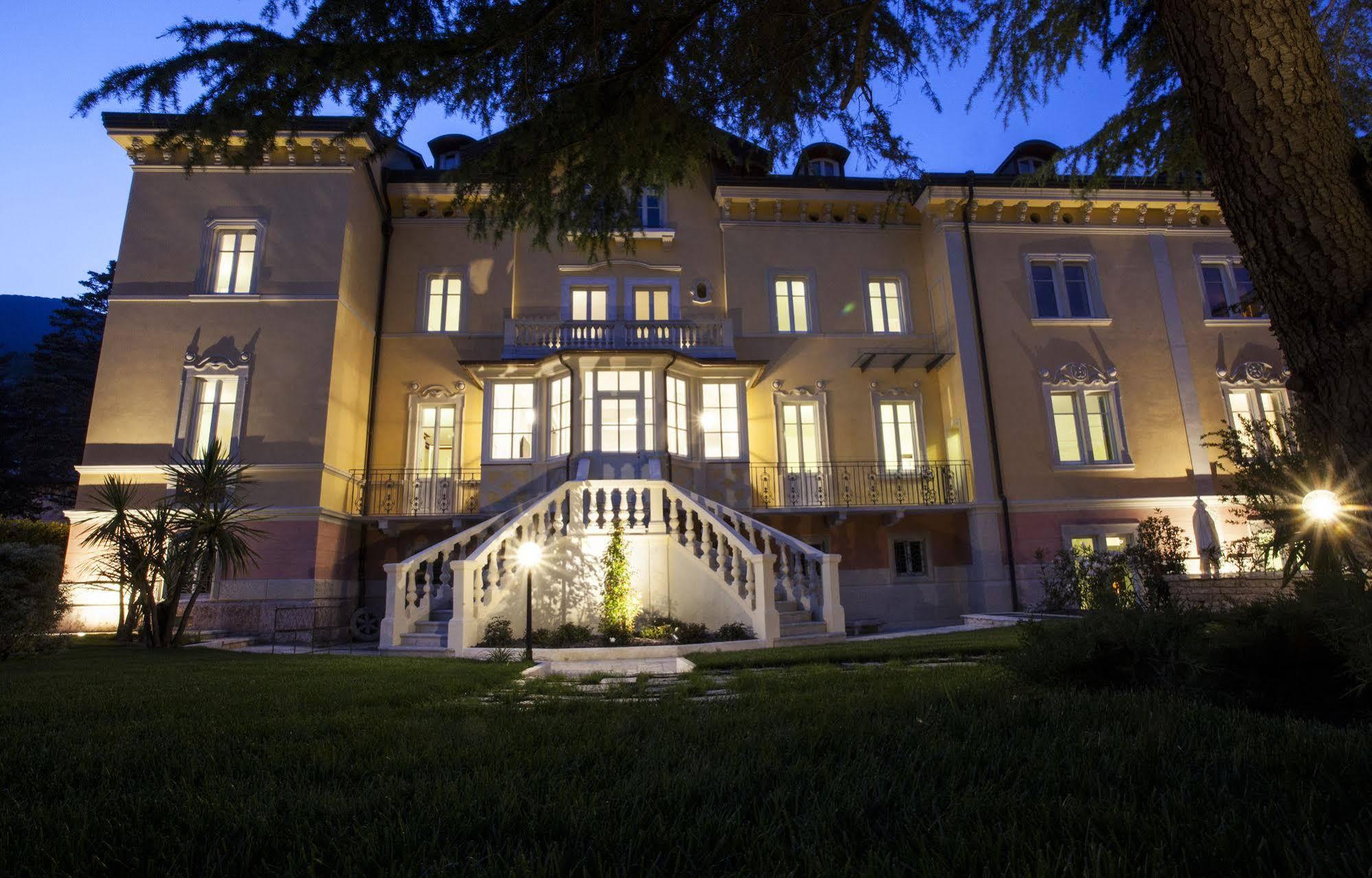 Villa Italia Luxury Suites And Apartments Arco Exterior foto